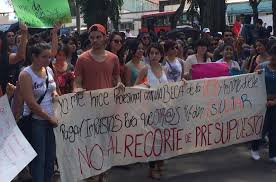 Cuestionan a detractores de plan de presupuesto en Costa Rica