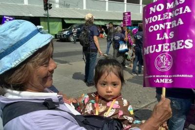 Marchas, foros debates y culturales en día de la mujer en Guatemala
