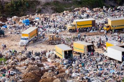 Deslave sepulta a 24 personas en vertedero de basura en Guatemala