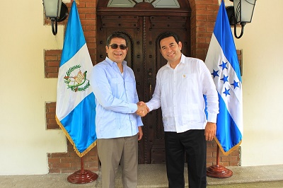 Presidente de Honduras promueve en Guatemala alianza contra pandillas