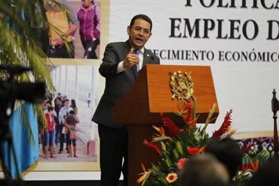 Presidente de Guatemala admite mención a eventual golpe de Estado